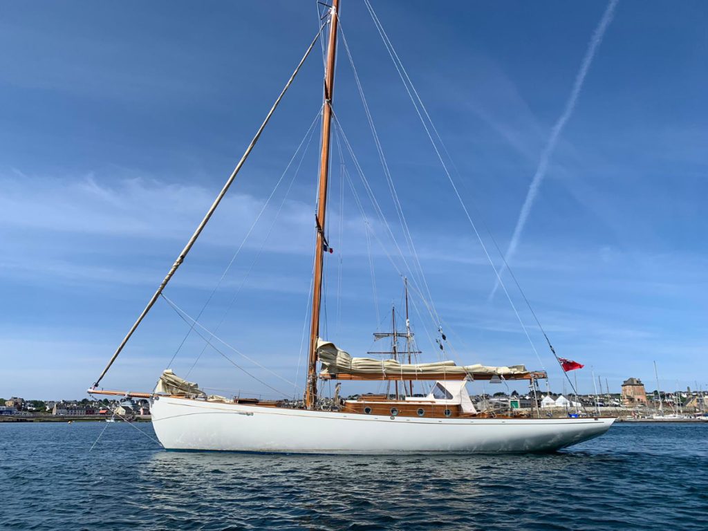 Classic Yacht Sails Down